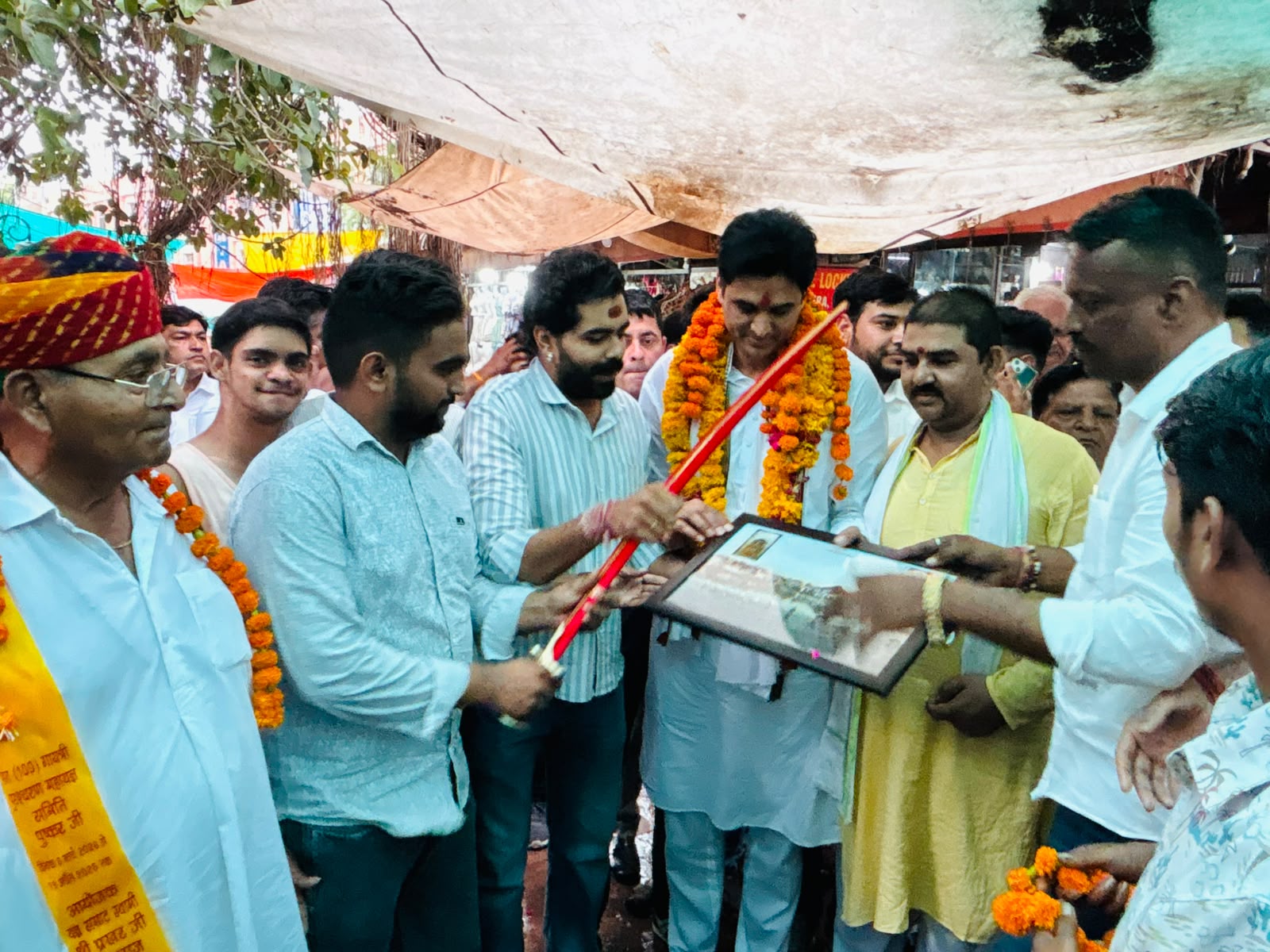 जन्मदिवस पर पुष्कर पहुंचे कांग्रेस देहात अध्यक्ष विकास चौधरी, तीर्थ सरोवर में दुग्धाभिषेक कर ब्रह्मा मंदिर में लिया आशीर्वाद