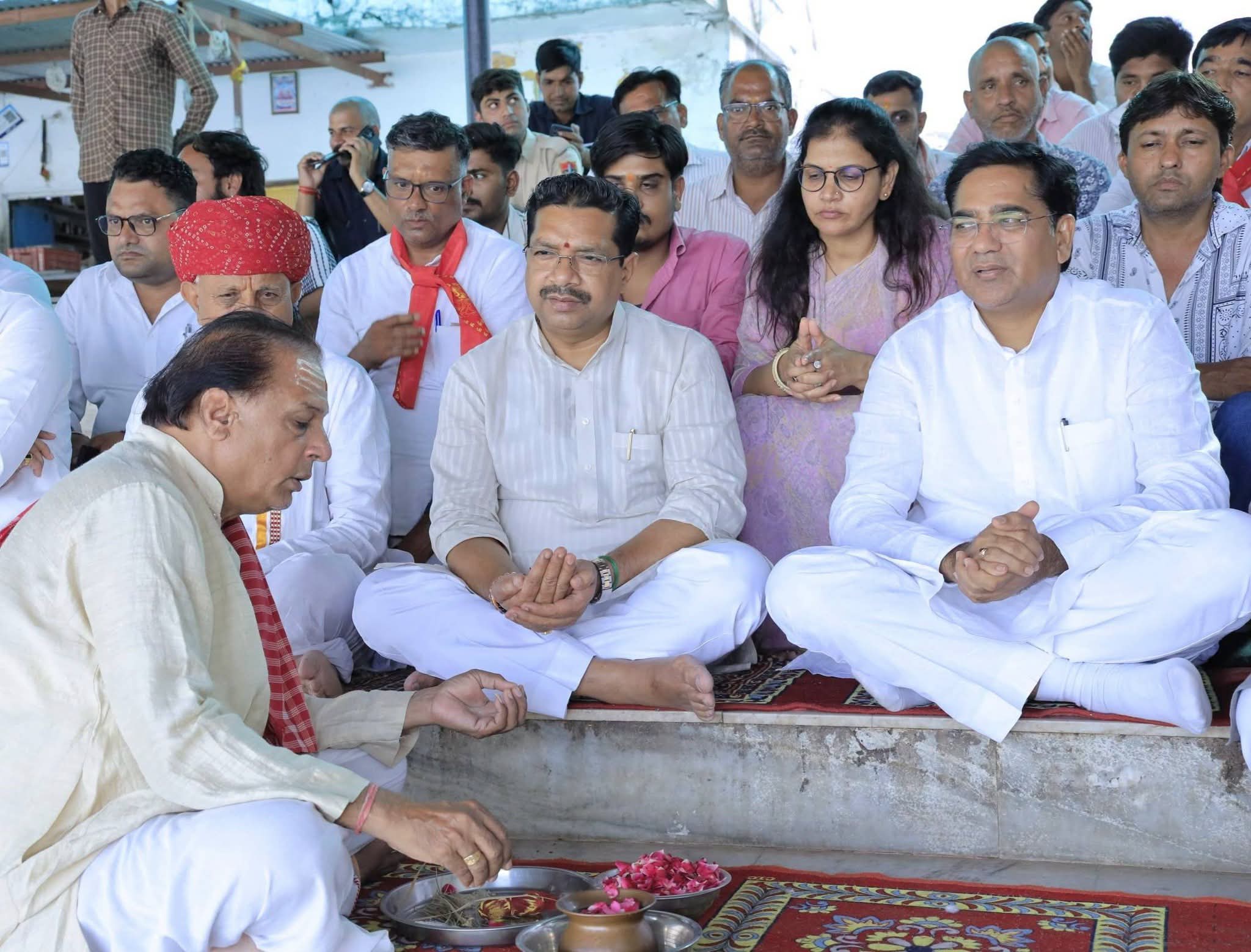 एकादशी पर तीर्थराज पुष्कर पहुंचे भाजपा प्रदेश संगठन महामंत्री अजेय कुमार, ब्रह्मा मंदिर व पुष्कर सरोवर में की पूजा-अर्चना